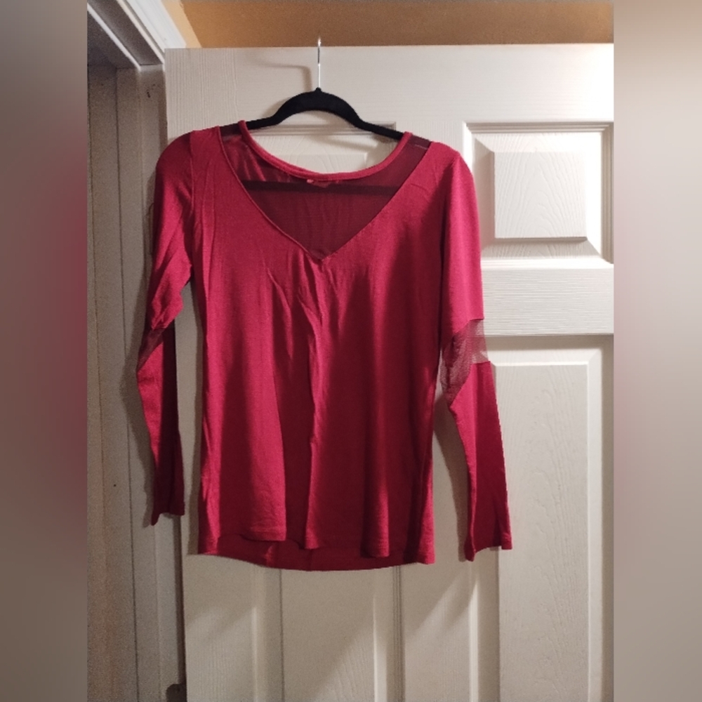 NWOT Boutiquen Women's Red Mesh V-Neck Top